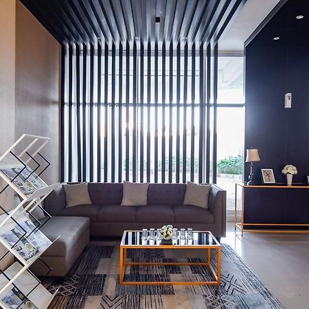 Collection O 15 Taman Melati Merr Surabaya Exterior photo