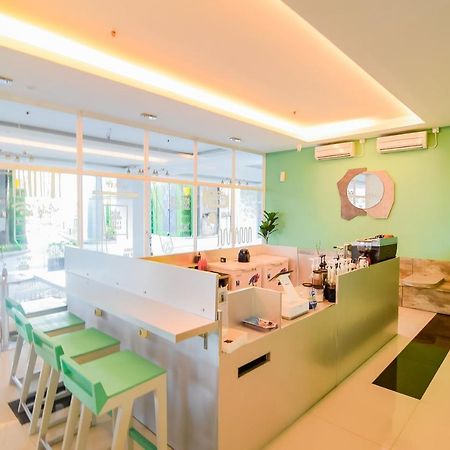 Collection O 15 Taman Melati Merr Surabaya Exterior photo