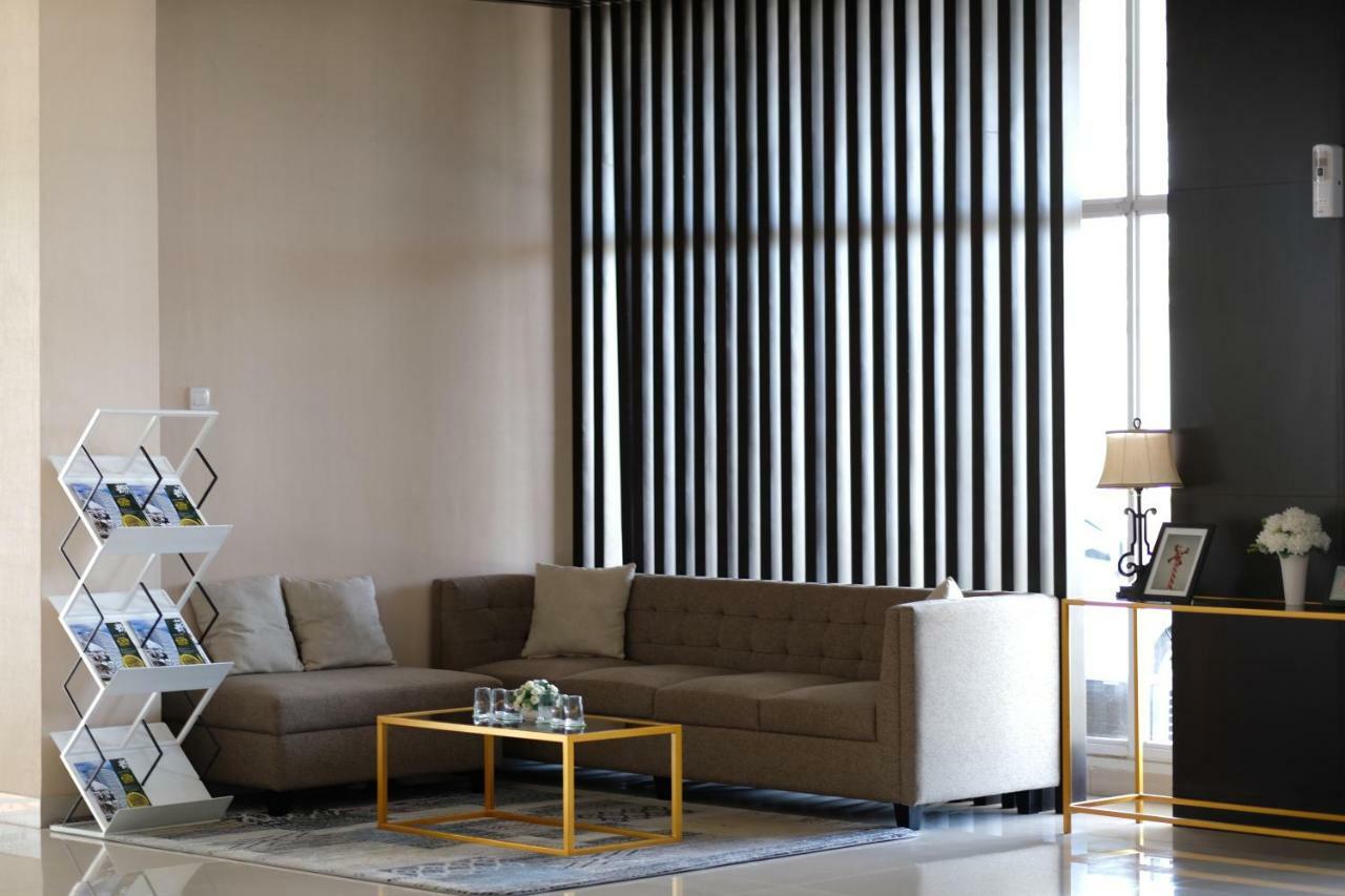 Collection O 15 Taman Melati Merr Surabaya Exterior photo